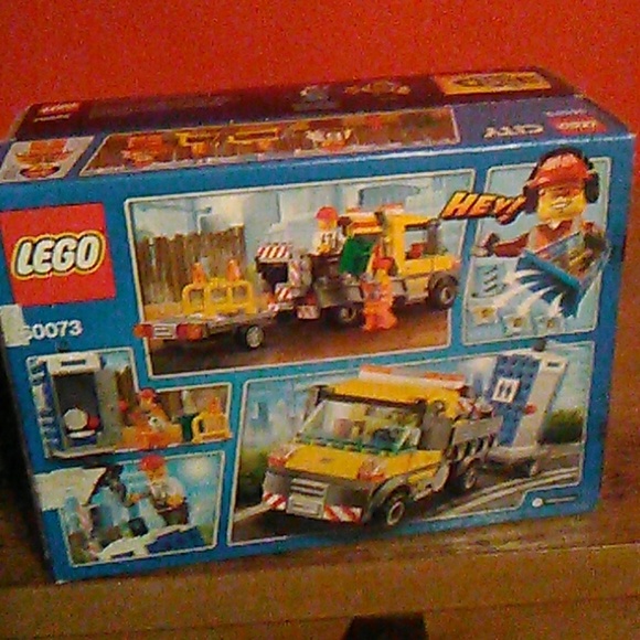 The service truck lego set #60073 233 pcs - Picture 2 of 3